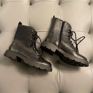 New - NO BOUNDARIES- Women’s Blk Boot Size 7